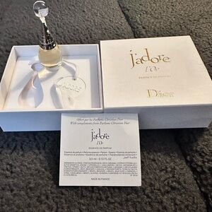 J’adore Essence De Parfum and Pendent Gift Set